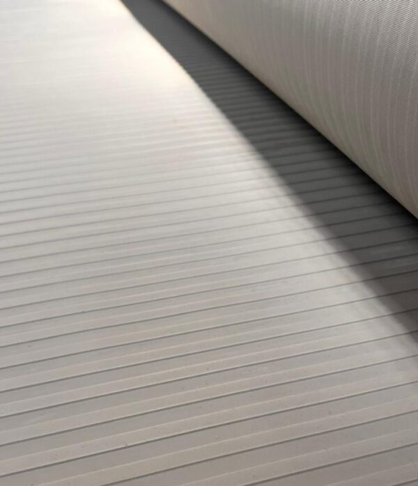 Piso R Goma Estriado Gris Import 3Mmsx1,2Mts. 1 Mt Lineal - Imagen 3