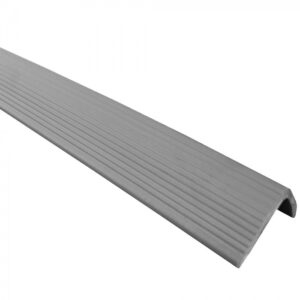 Grada  Angulo Pvc 68X40 Mm Gris Tira 3 Mts.
