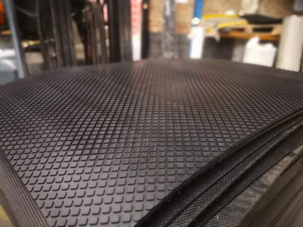 Piso Plancha Botones Establo 12X1220X1830 Mm - Imagen 3