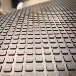 Piso Plancha Botones Establo 12X1220X1830 Mm